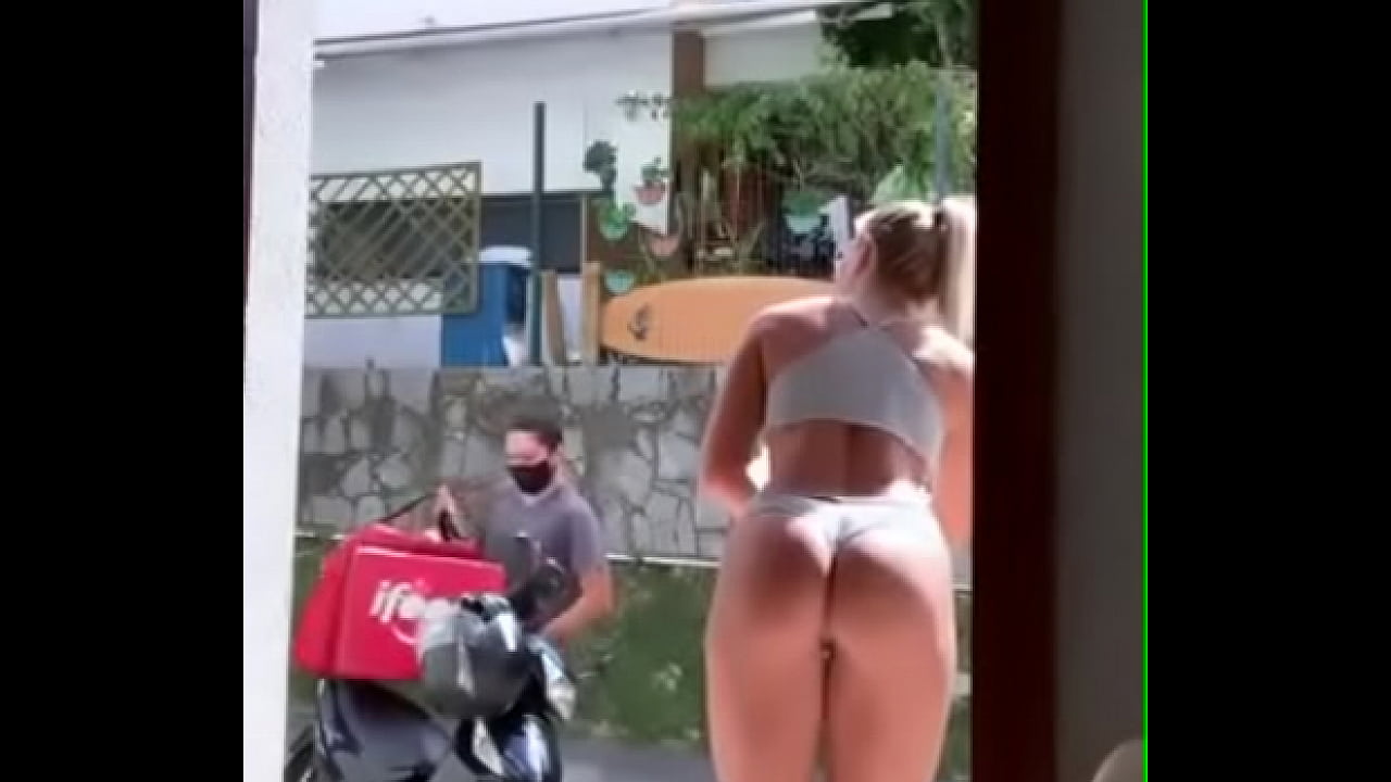 Exibindo a bunda