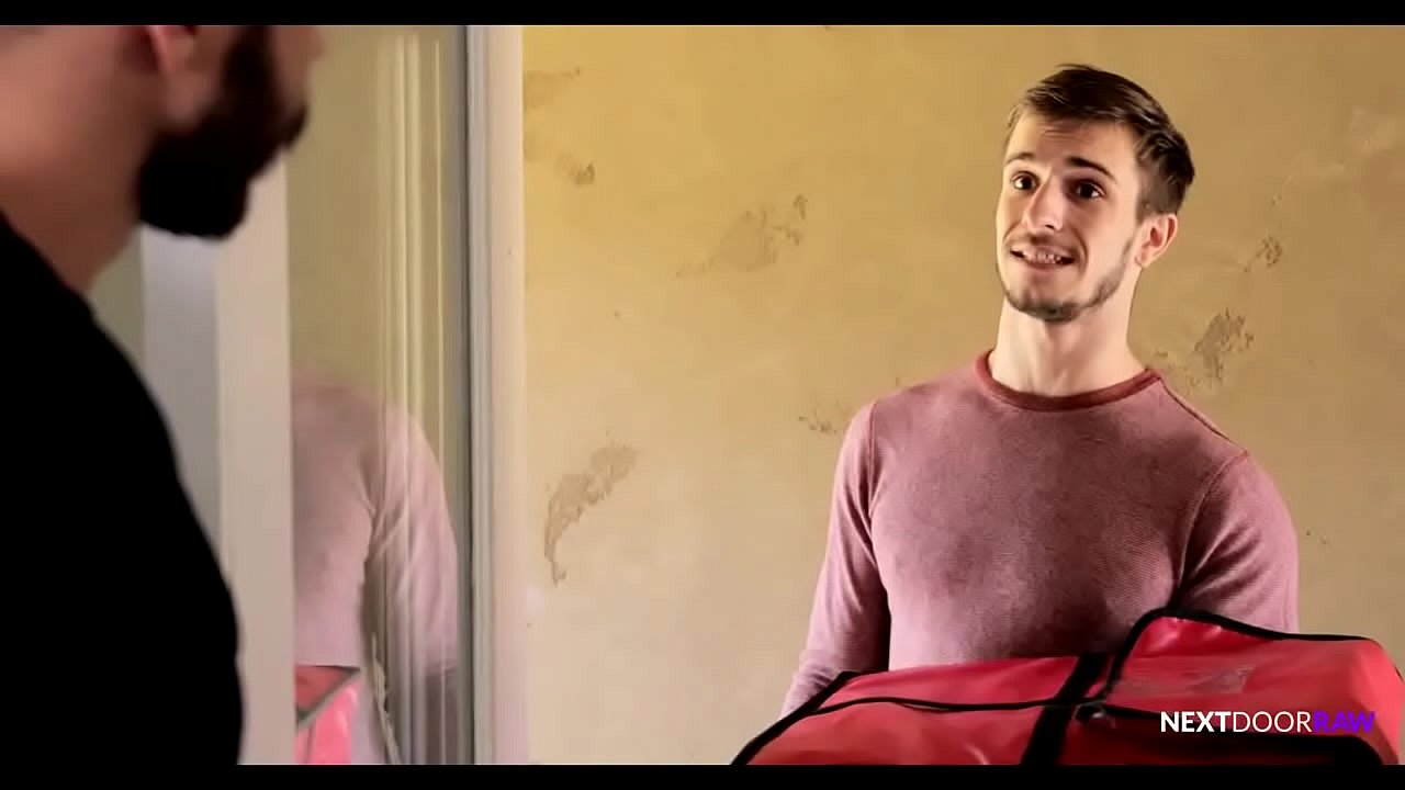 NextDoorRaw - Pizza Boy beim Diebstahl von Kundenunterw&auml;sche erwischt