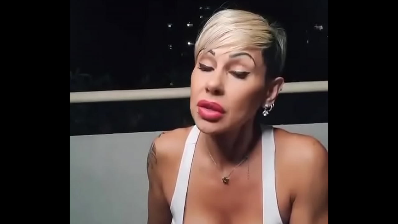 M&oacute;nica farro en casa