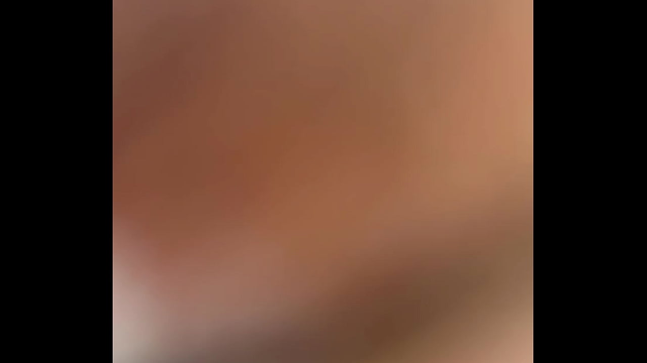 Cuando me cambio y me pruebo ropa, al verme desnudo en los espejos, me caliento conmigo mismo, me quisiera follar yo solito