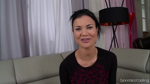 Sexy Jasmine Jae's Cock-Hardening Couch Masturbation Solo