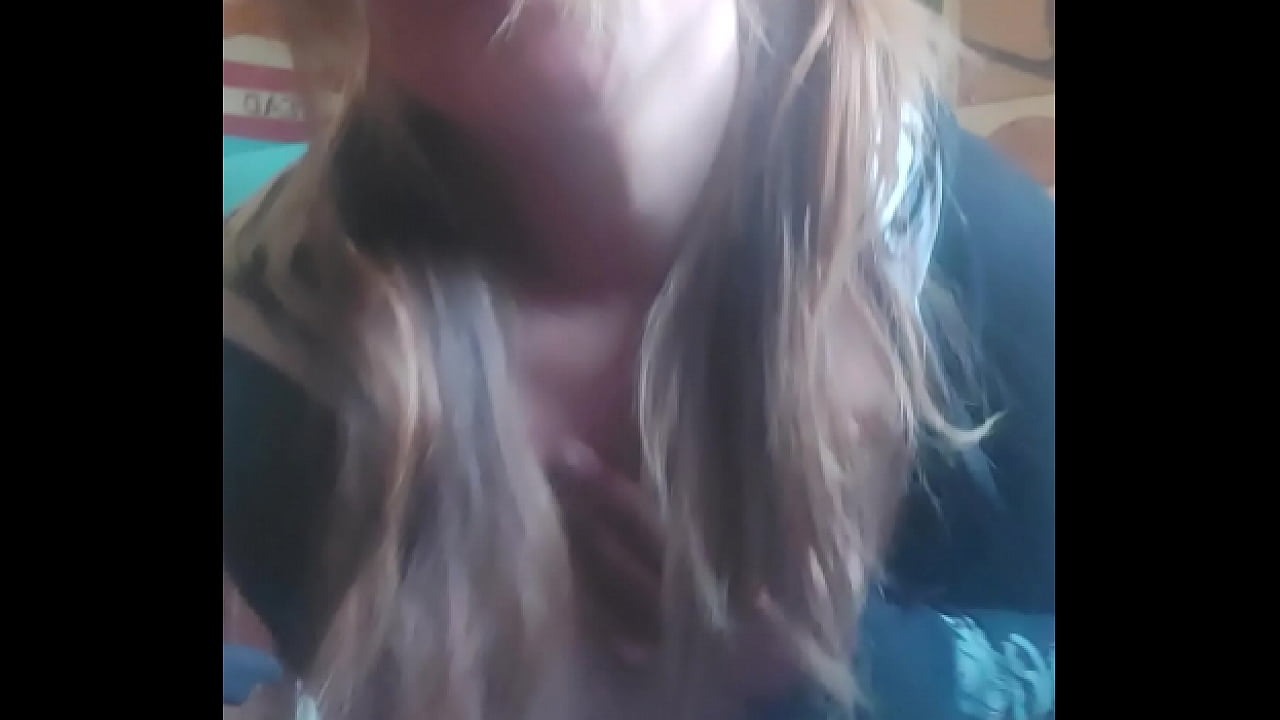 Poppys ass is jiggley