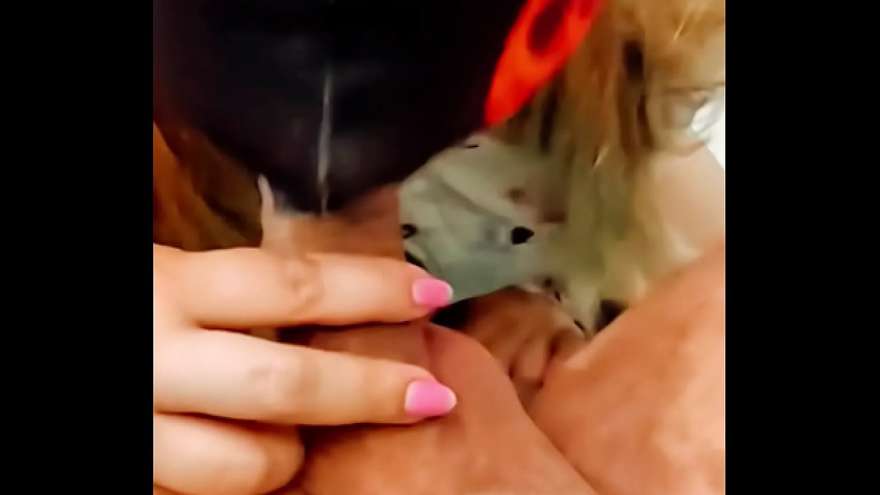 Milf latina le da mamada al trabajador de la construcci&oacute;n. Mamada casera real