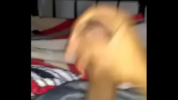 Safadinha quis ver o neg&atilde;o gozando