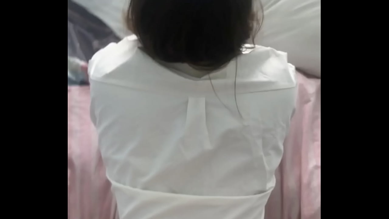 Japanese woman jumped on the cock of an American guy after the first date