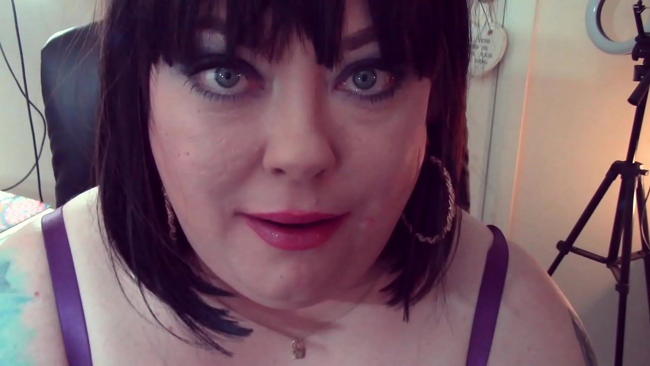 Chubby UK Domme Wears Rubber Gloves & Wants You To Cum Hard While Thinking About Sucking Cocks For You Mistress