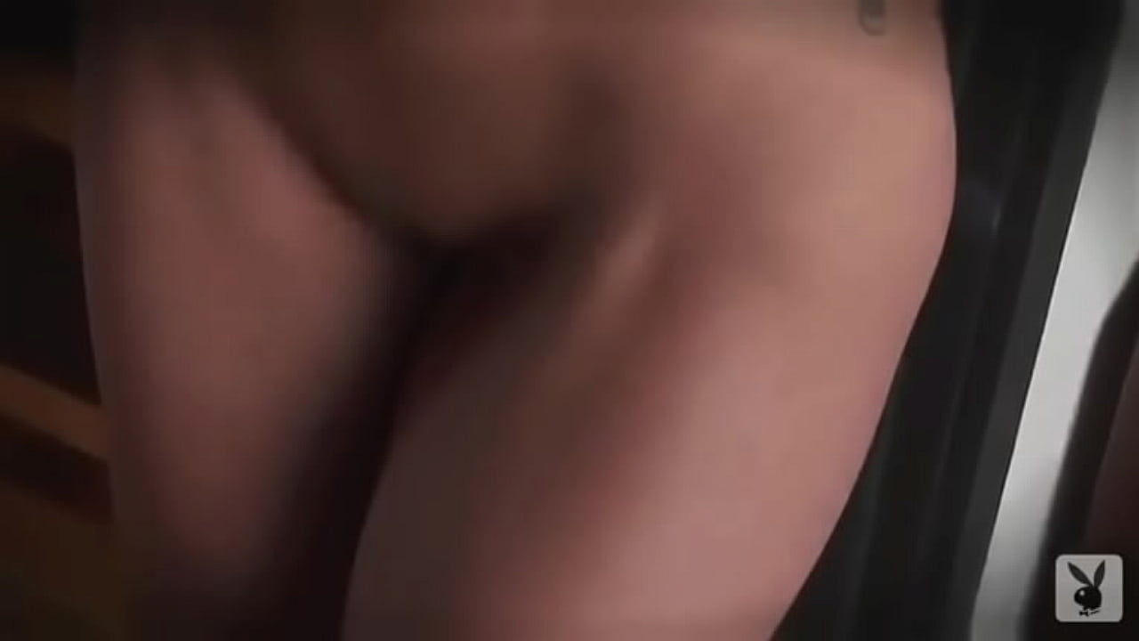 Wonderful babe take off her lingerie