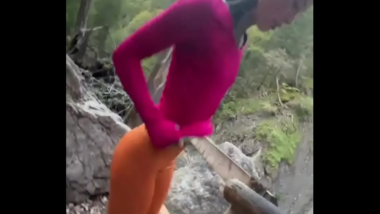 Shaking the booty next to beautiful wildlife! ??What&rsquo;s your favorite outdoor activity?#ShakeIt #WildlifeVibes...