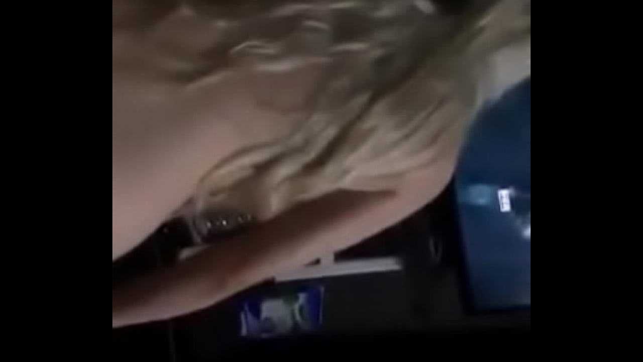 D&aacute;ndole duro a mi amiga rubia