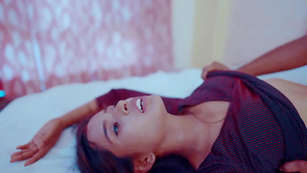 Indian hot young lady lost her sex virginity in her first suhagrat night