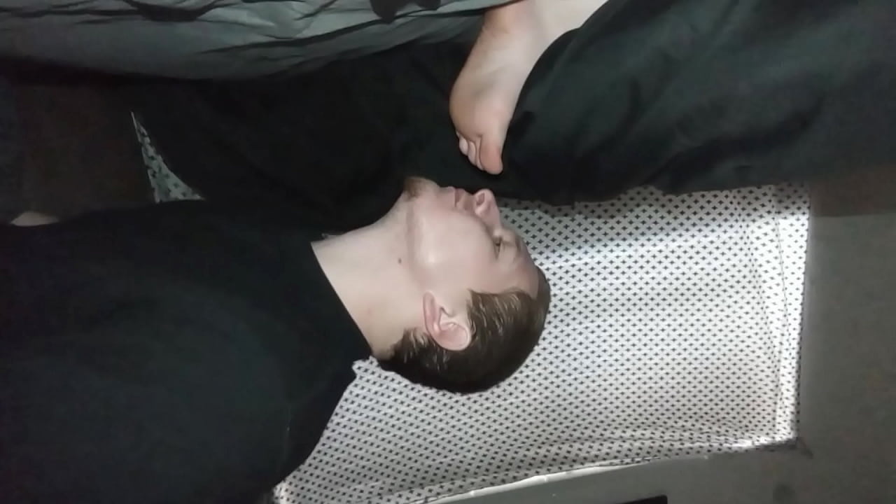 Jerking off while secretly and sucking lol toes