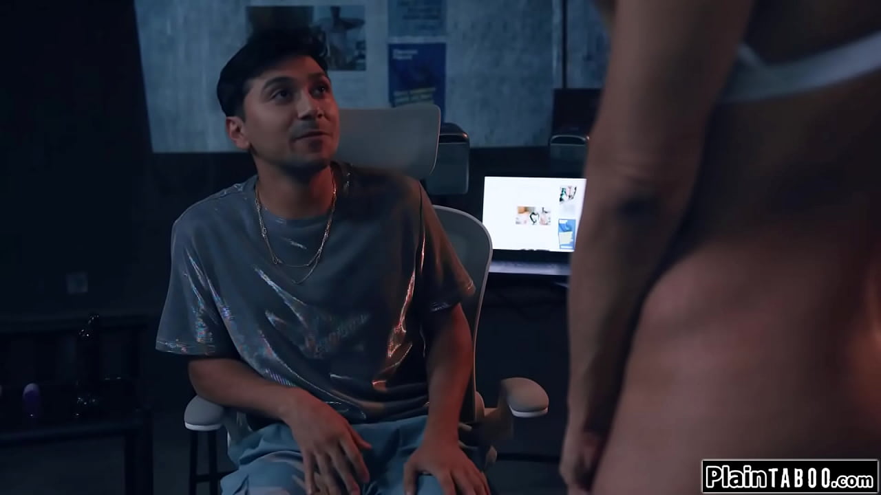 Big tits stepmom Penny Barber lives out her fantasy in her own virtual reality.The busty brunette milf deepthroats her virtual stepsons big cock