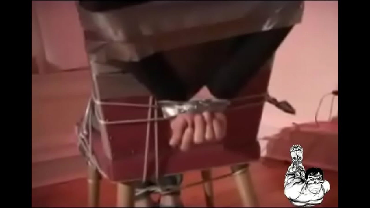 Man tied up / Hombre Atado.