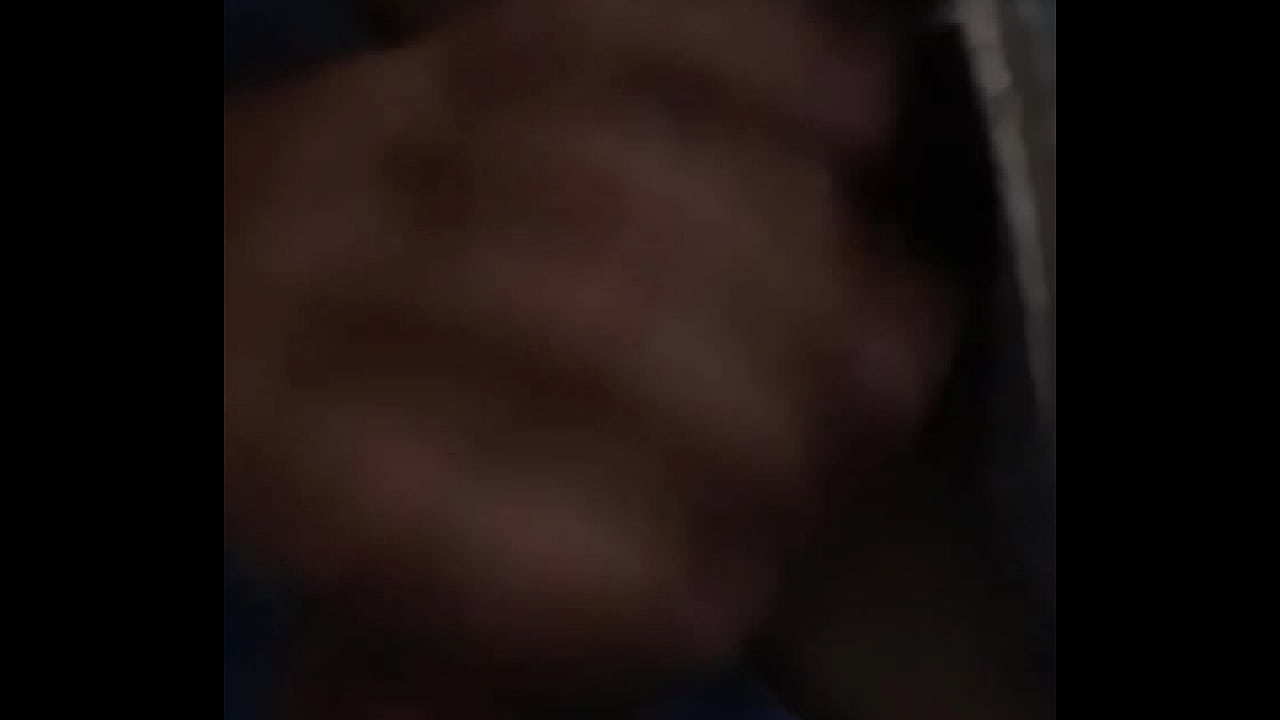 Garoto safadinho acorda na madrugada cheio de tes&atilde;o e bate uma bem gostoso