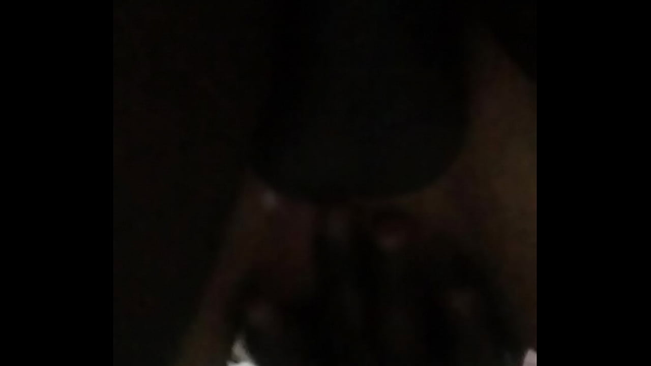 E s&oacute; o maridao ir trabalhar que ela sai a procura de um pau preto pra poder gozar muito.