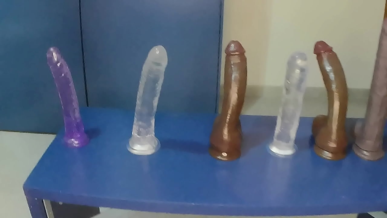 Young testing many Plugs, monster dildos and has great orgasm Lola Spice