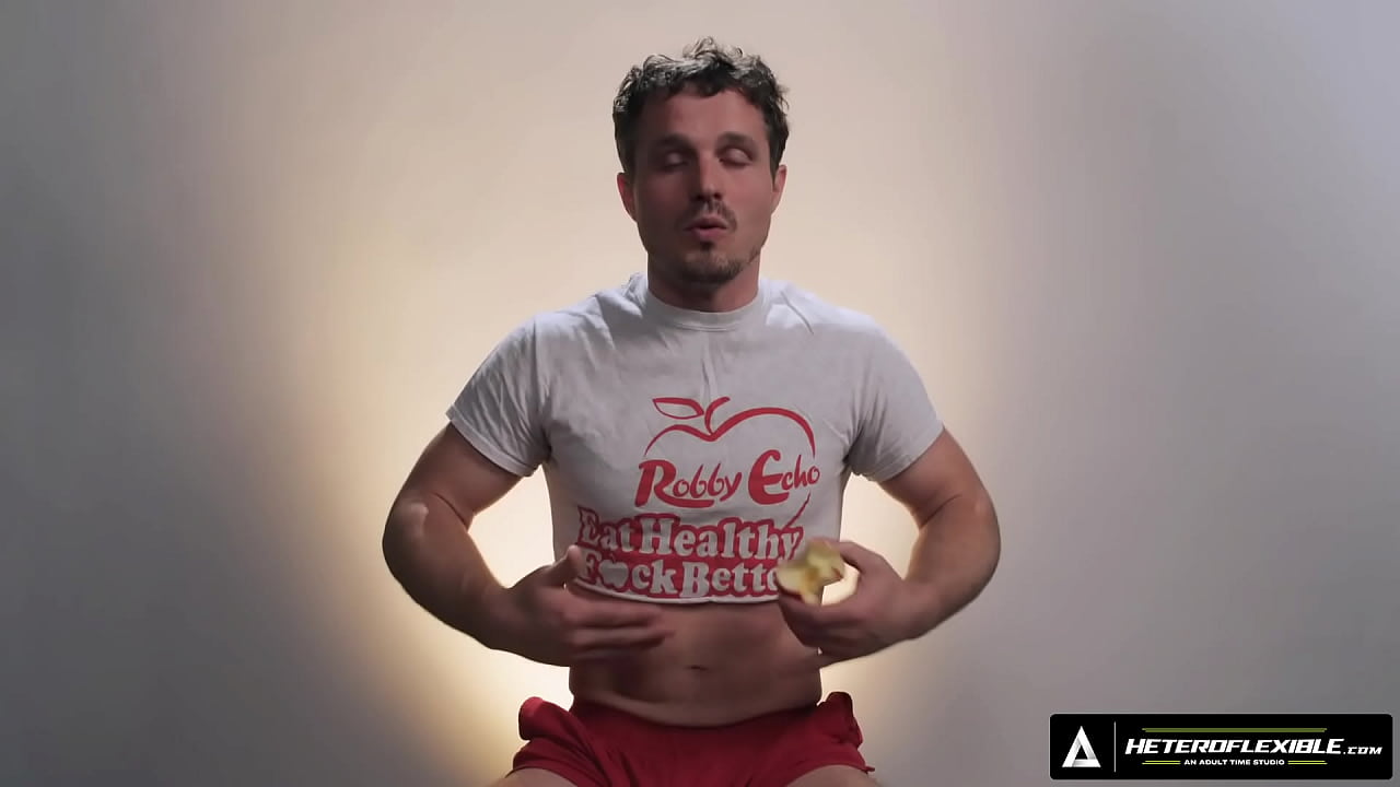 Watch Robby Apples Masturbate!