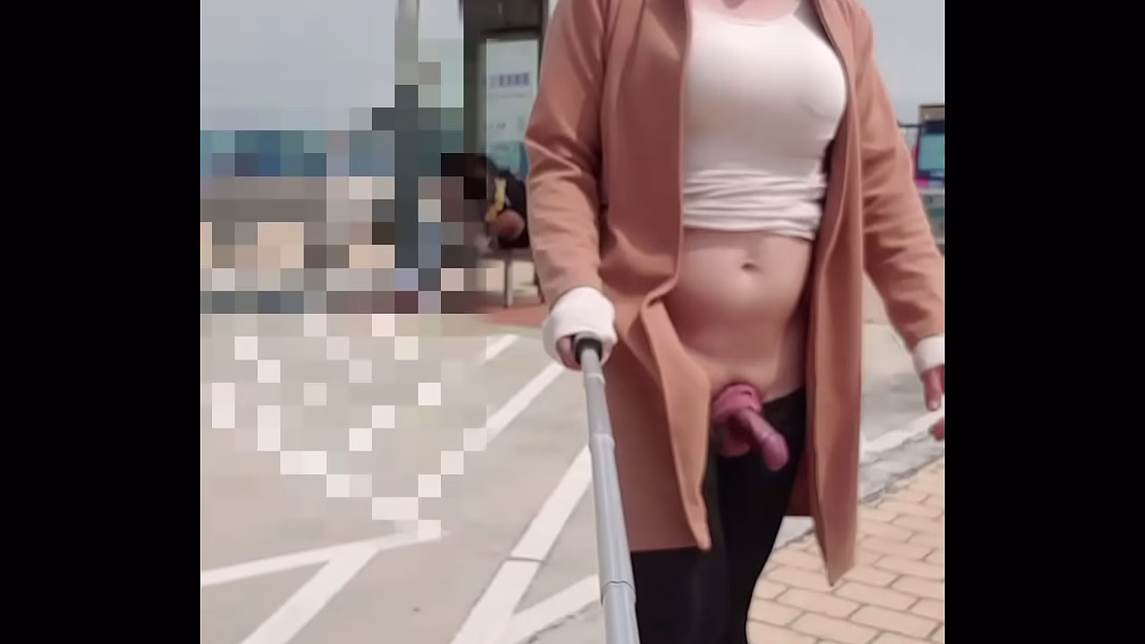 大里男扮女裝露出偽娘大安濱海樂園