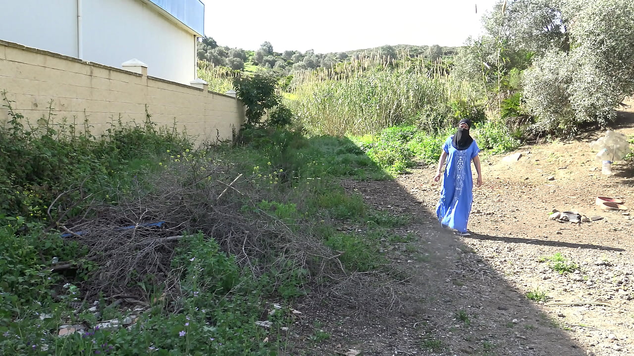 Muslim arab girl wants to have sex with soldier