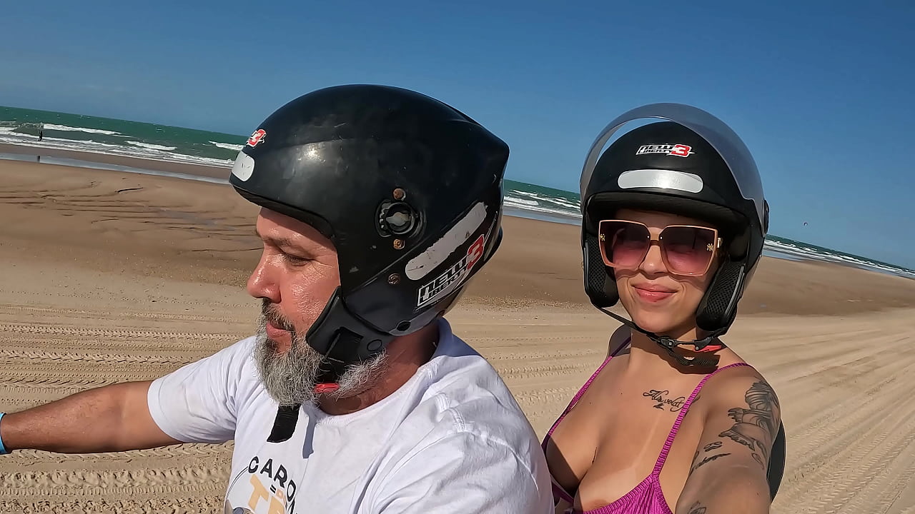 Em Canoa Quebrada no meio das praias e dunas do Cear&aacute; a Carona do Ted com Ma Santos