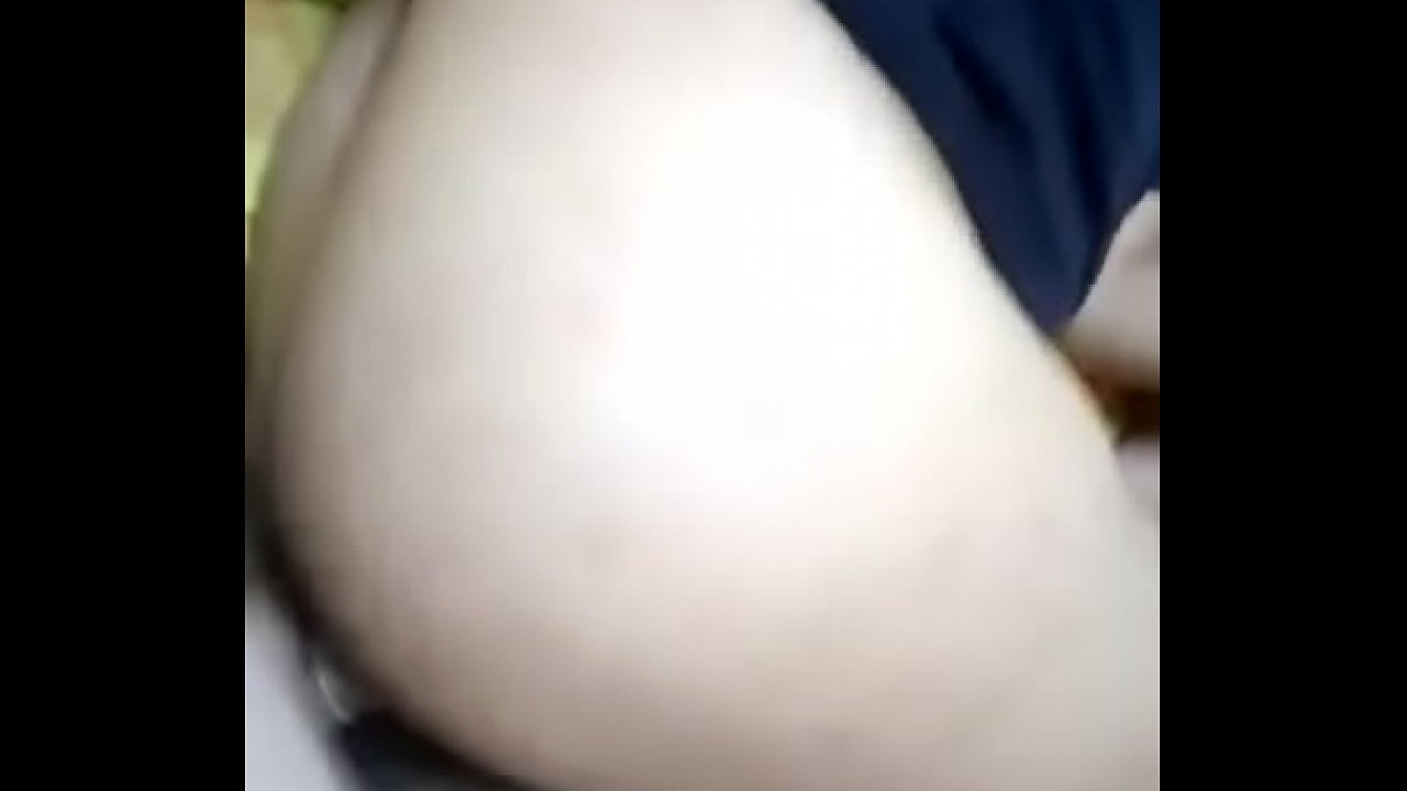 Chico alto y verg&oacute;n cogiendo