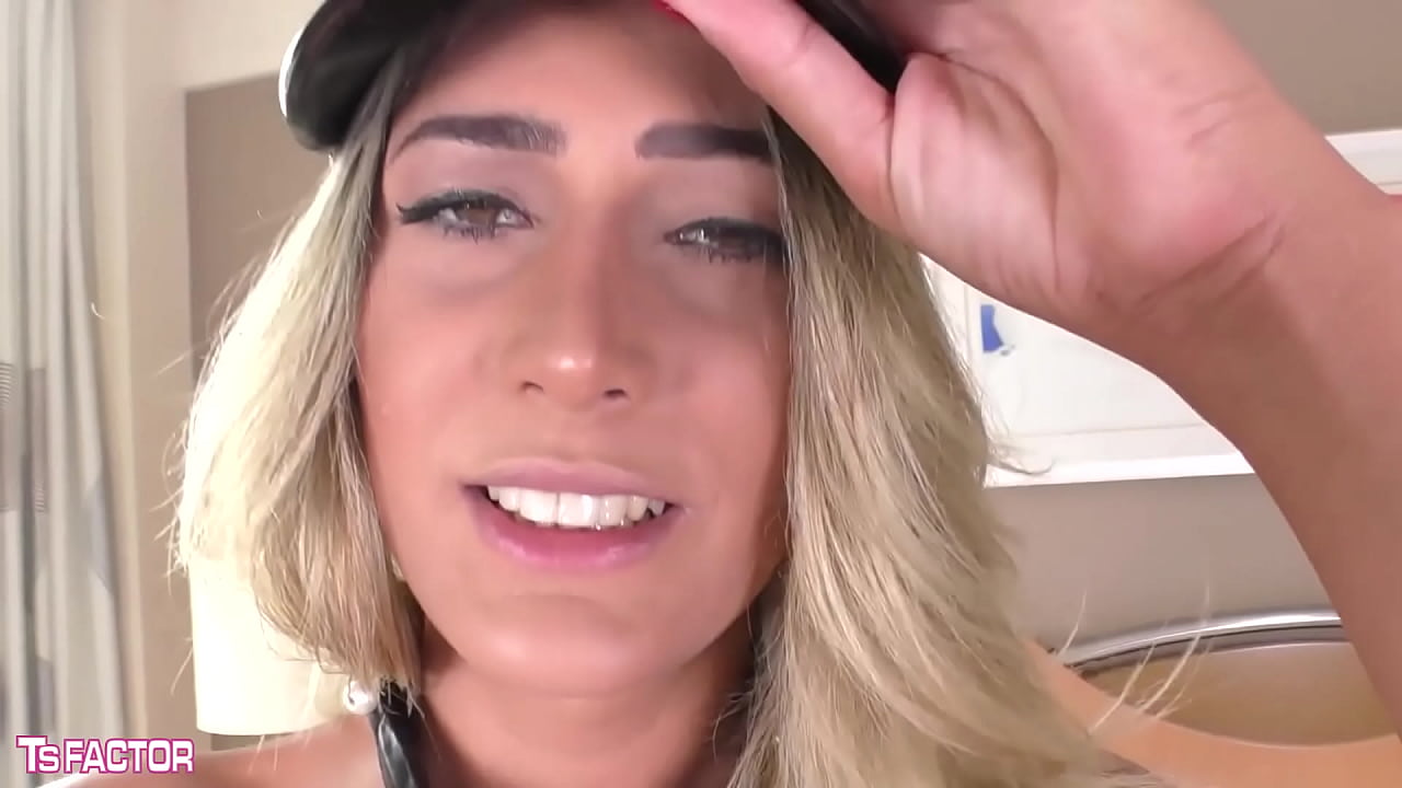 Trans Bella Trix Jerks Off