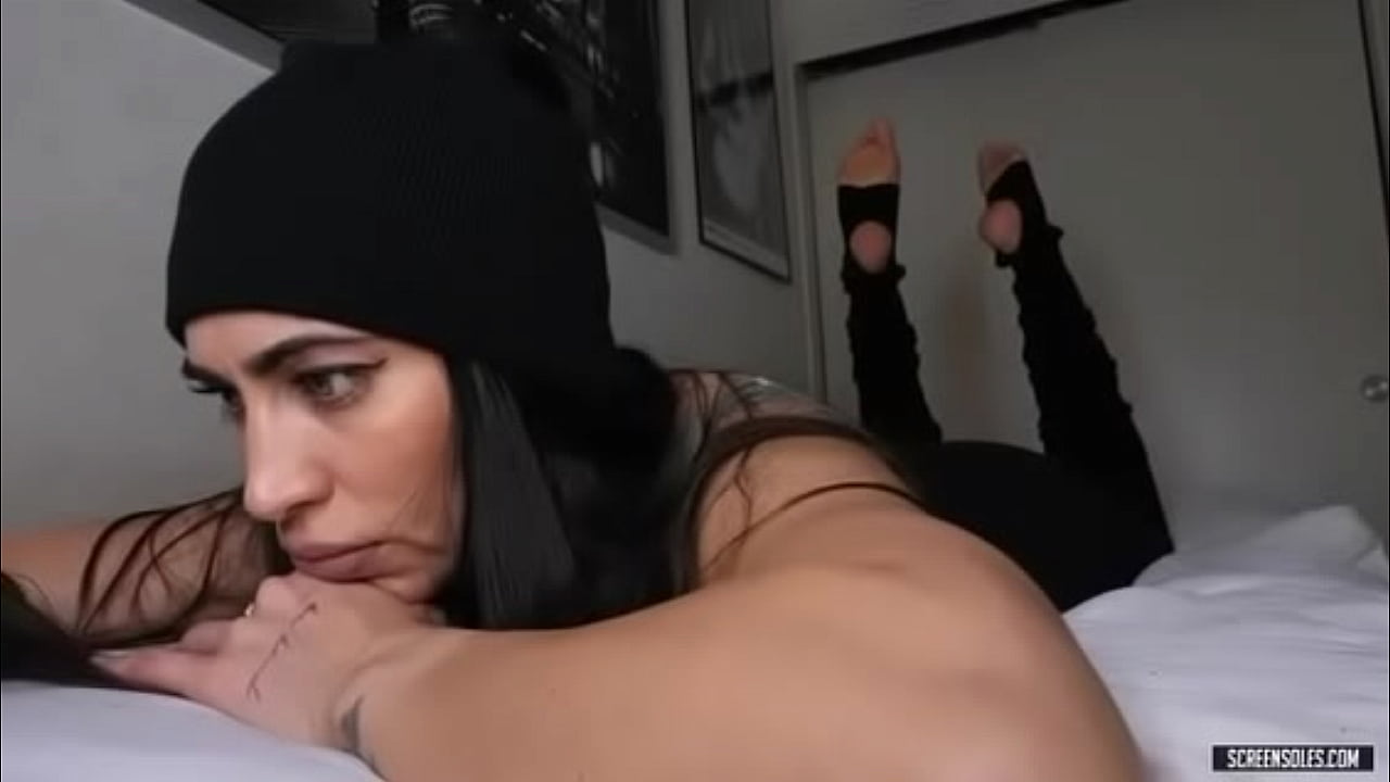 Jessica From Screensoles, Sexy Size 10 Mexican Soles Being Displayed