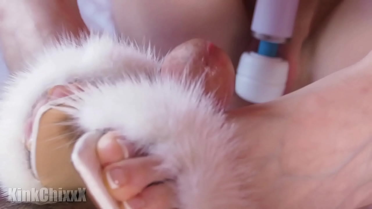 Julia Maze Giving Shoejob And Masturbating With Magic Wand