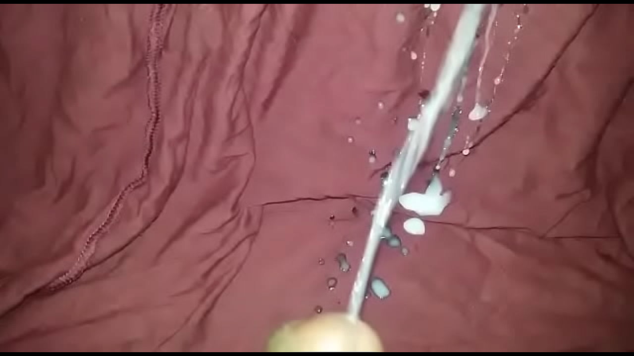 Punheta gostosa na madrugada com leitada