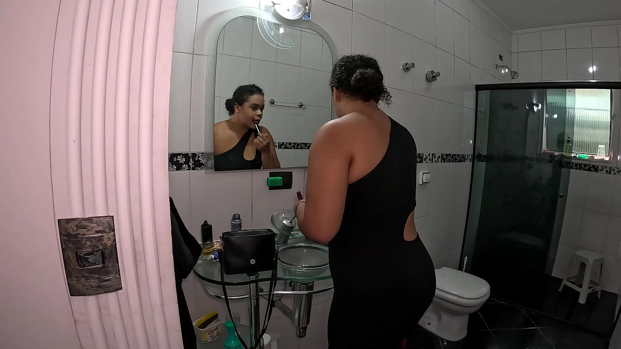 Ted faz uma pegadinha dizendo que ela est&aacute; gr&aacute;vida de g&ecirc;meos e ela entra em desespero - Gabi Souza