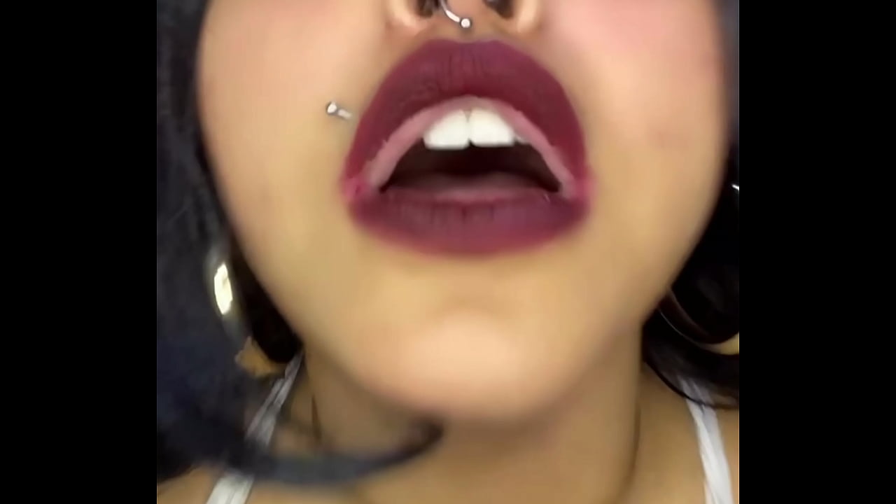 Gordinha de quatro nua tiktok  18 batom vermelho