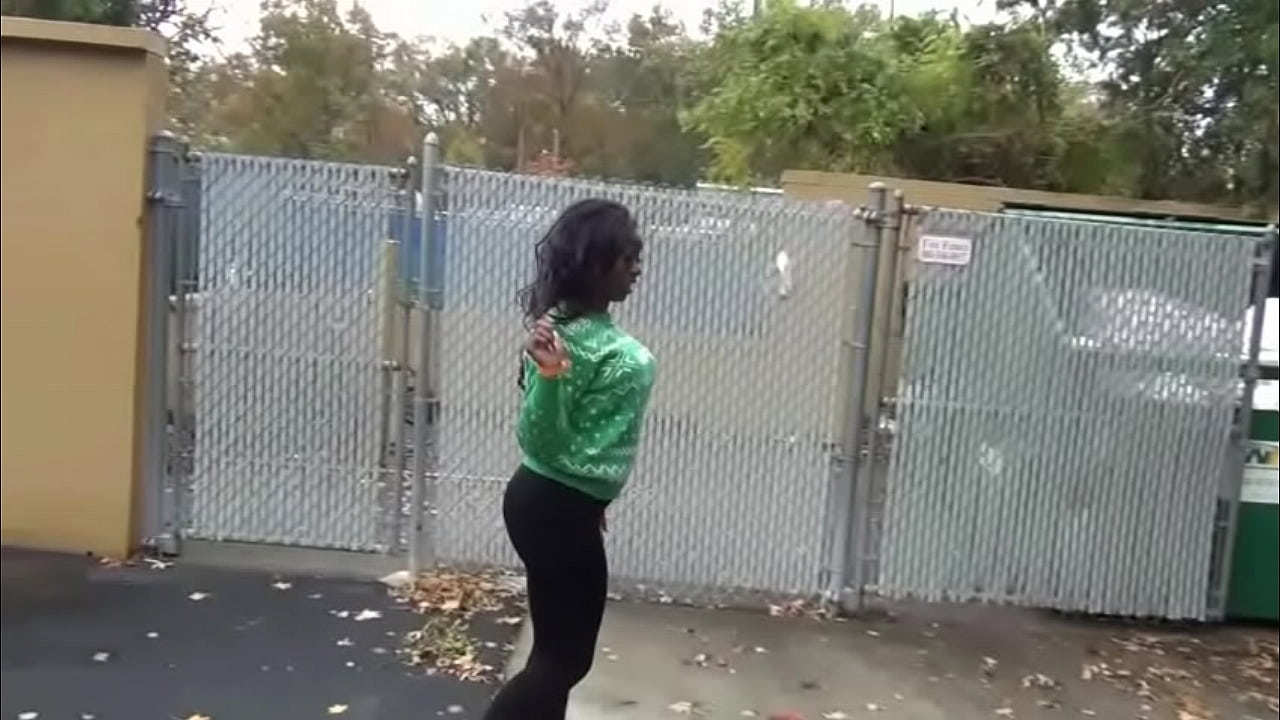 Vicky Star xxx Bitch Take Out The Trash And Get Fuck Behind The Doomster