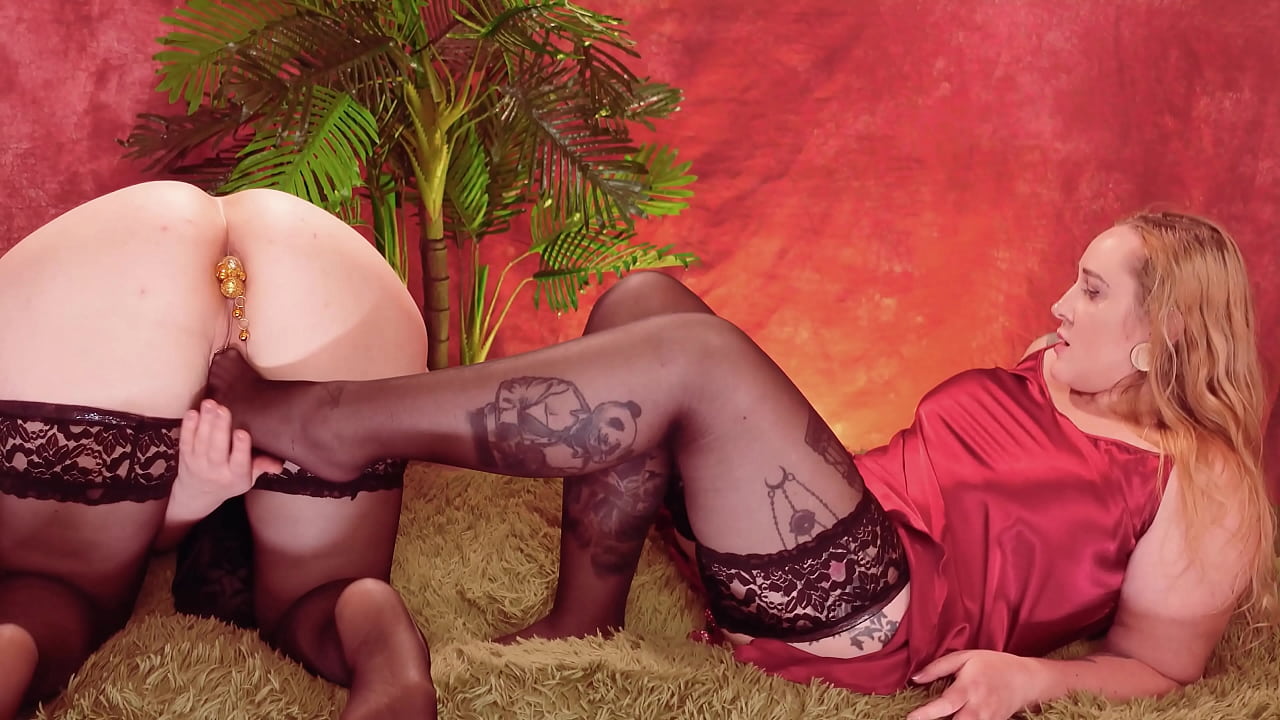 Strap-on Rough Lesbian Fuck Deep Into Pierced Wet Pussy! Horny Hot MILFs in Stockings love kinky fuck!