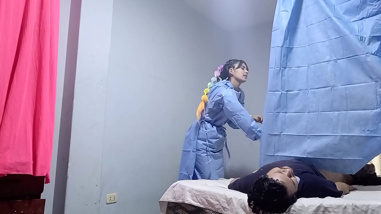 Enfermera cura a su paciente con una rica follada, perra enfermera coge duro