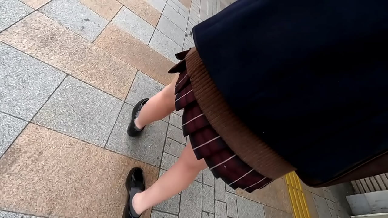 令和3年12月中旬、新宿の雑踏で見かけた【Cちゃん】を追跡。制服JK 美脚 盗撮 生中 素人 中出し 女子校生 ハメ撮り 盗撮・のぞき ドラッグ・媚薬 顔射