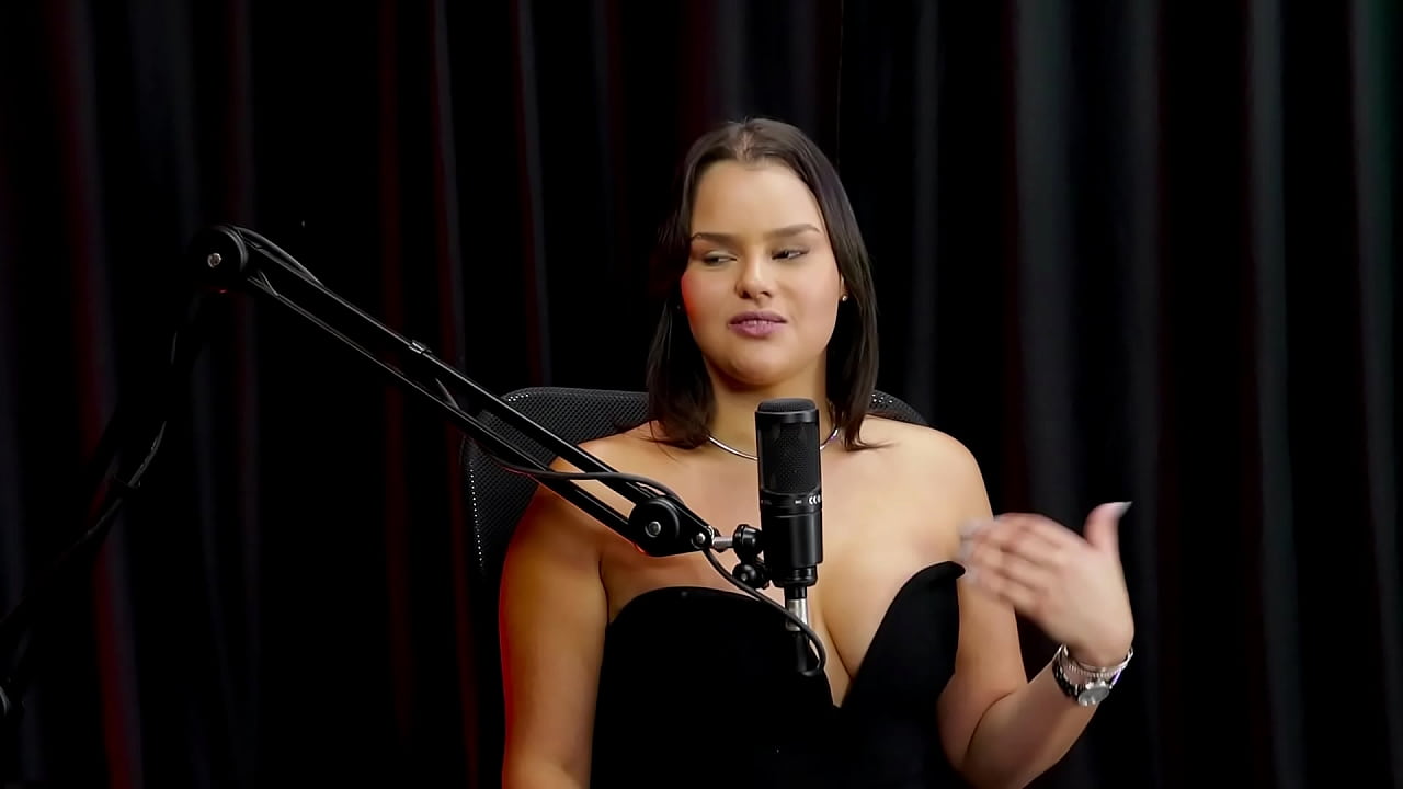 Casou muito cedo, o conheceu na igreja e namoraram sem sexo, algumas mulheres querem agradar o marido, e sobre gozar... - Maria Bittencourt (WATCH ON: SHEER/RED)