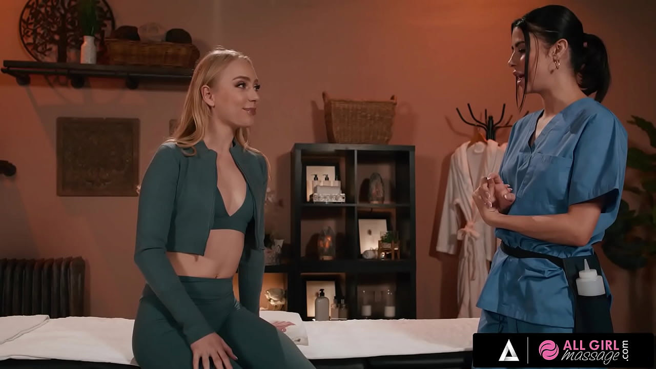 Hot Pussy Licking To Relieve With Inner Tight Pain