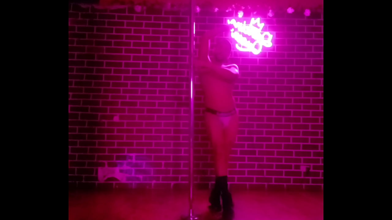 Thor haciendo baile er&oacute;tico