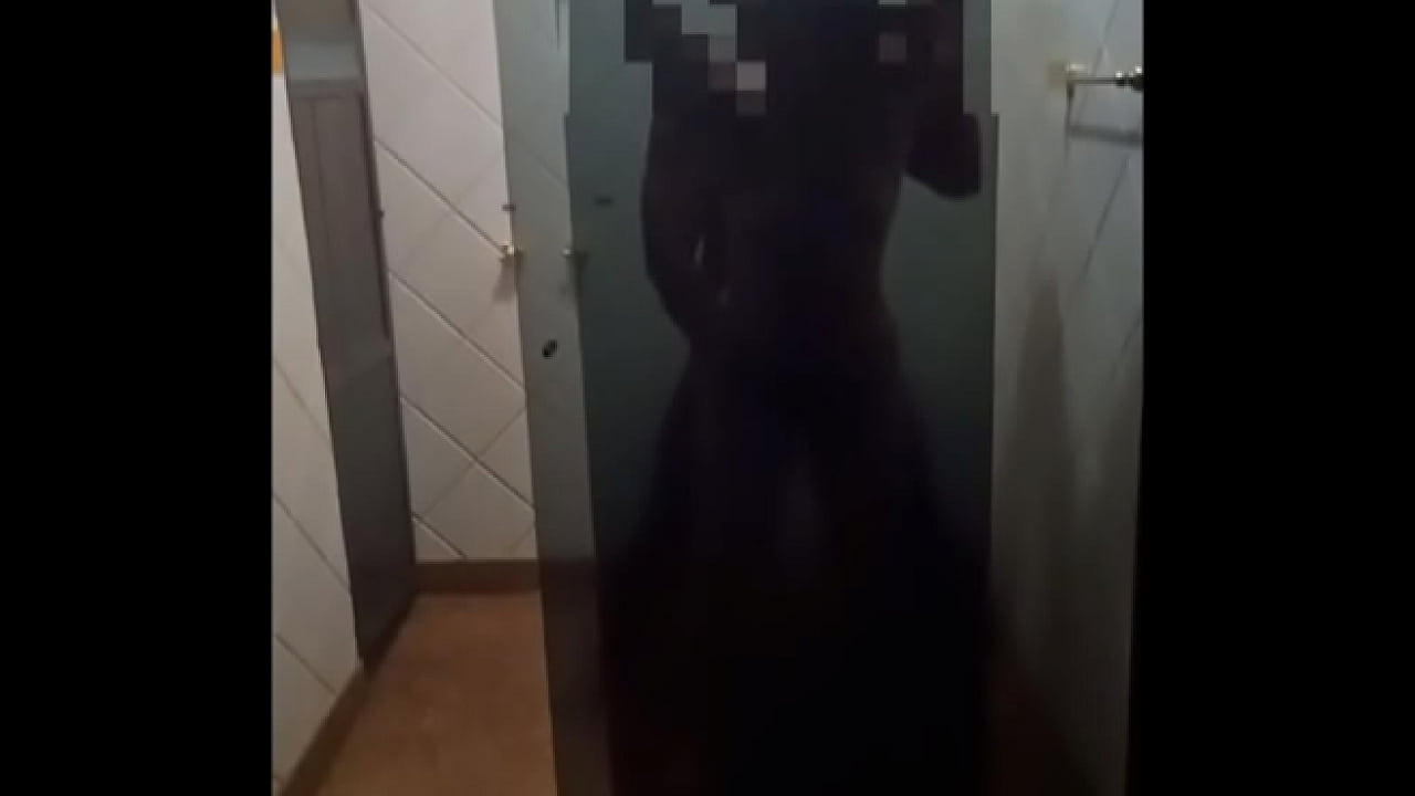 Hotwife saiu da igreja pra dar para o neg&atilde;o do pau enorme - Crente safada gosta de rola grande e grossa e marido corno adora ver