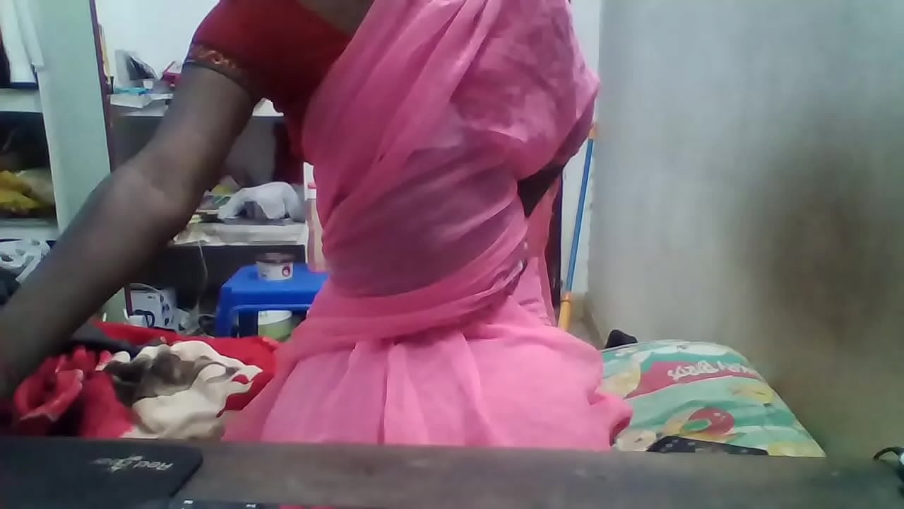 Black desi babe showing her body