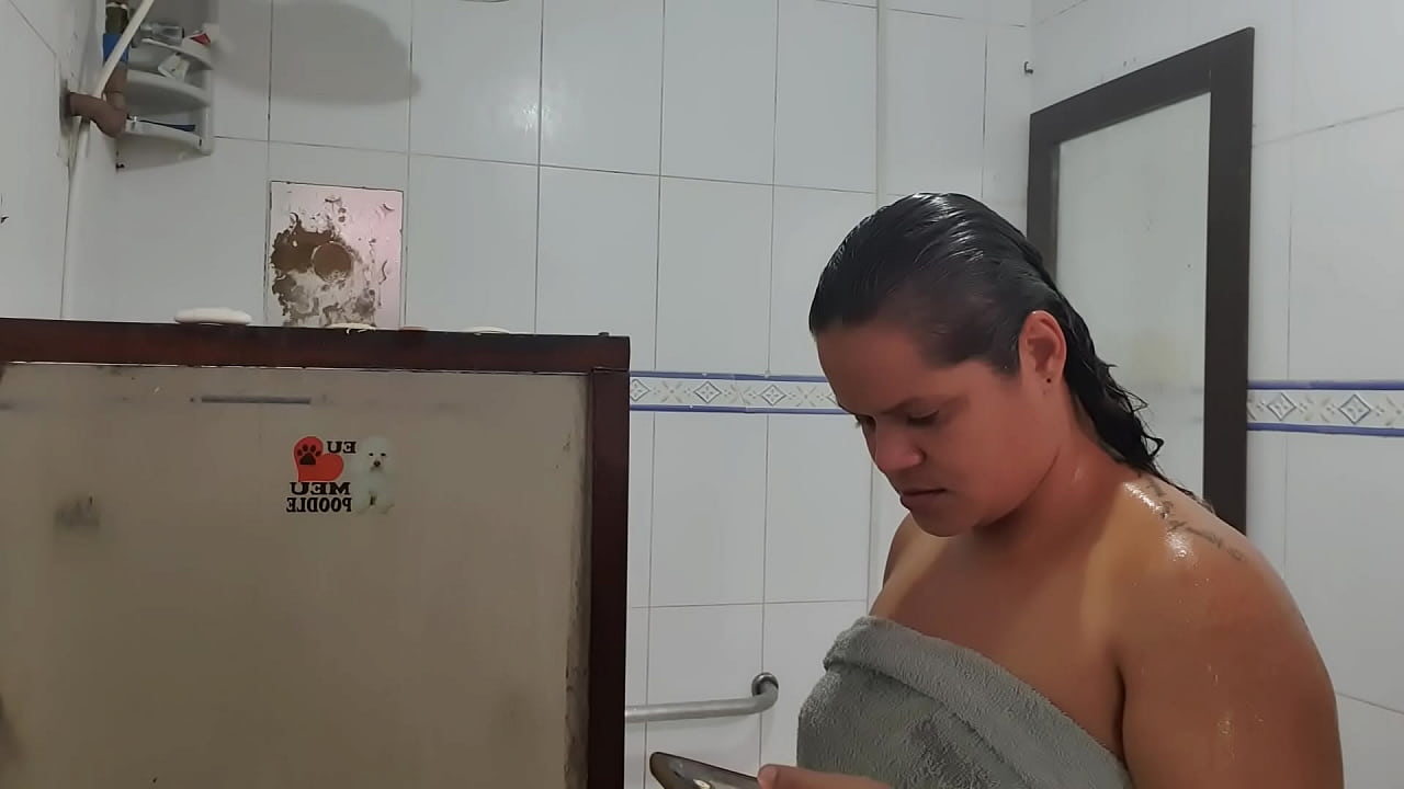 Toma banho na academia de sum&ocirc;