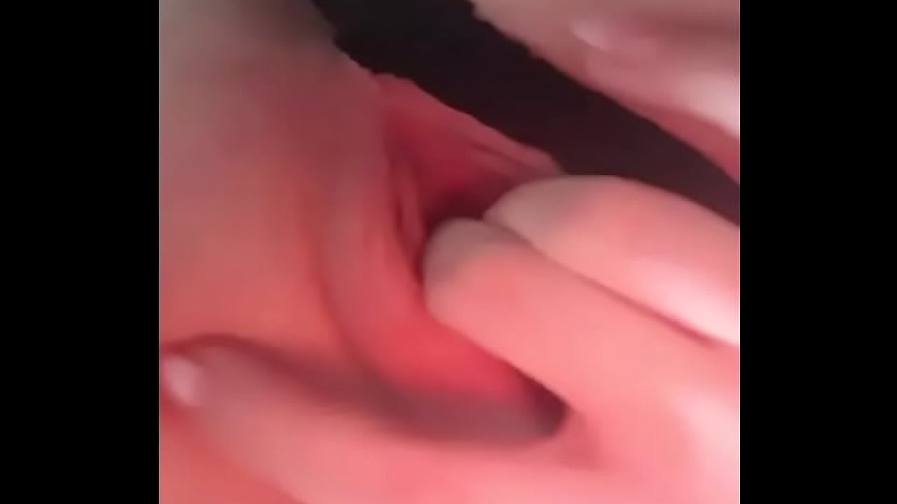 Jugando con mi co&ntilde;ito caliente muy mojadita