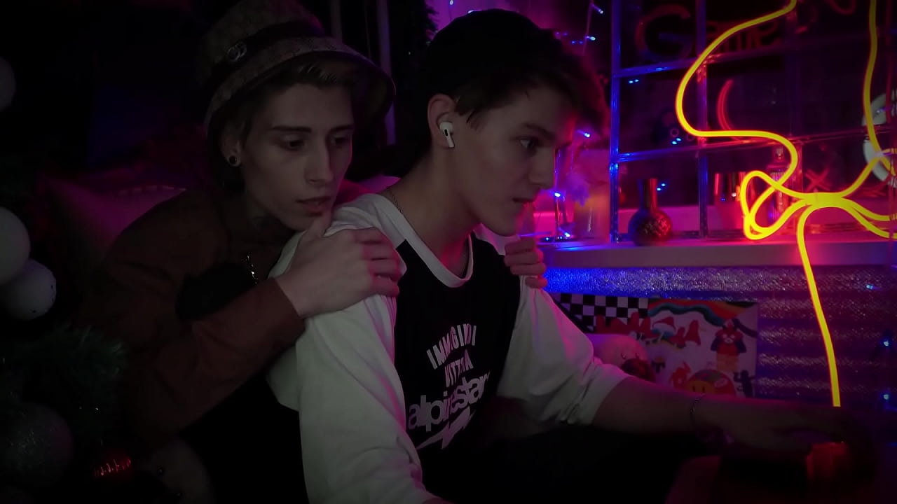 Blowjob while playing