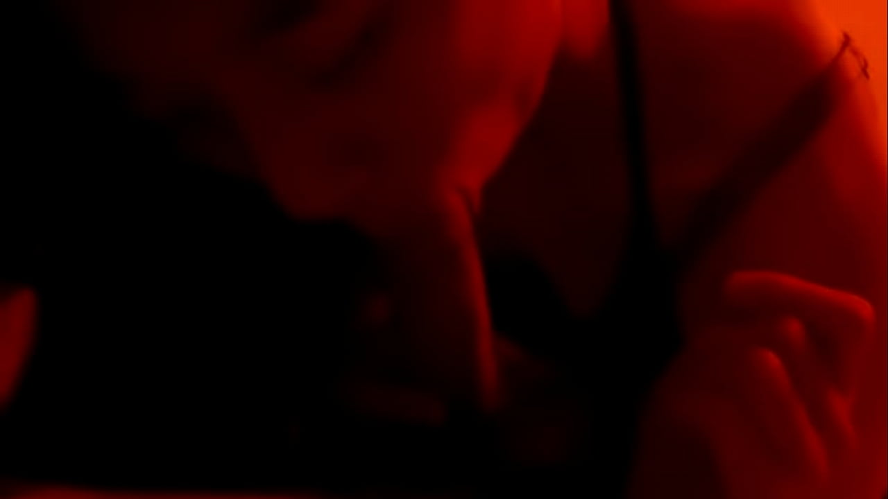 「是妳太犯賤！」女大生啪啪影片遭"好姐妹"印傳單瘋傳 {口交篇2}