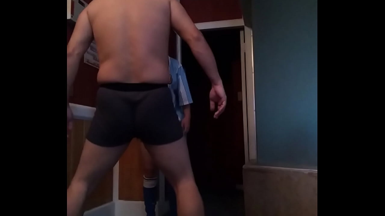 金蹴り107　タマ責め