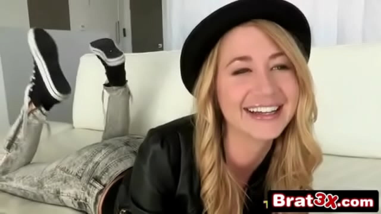 Naughty Teen's Solo Play Turns Into a Fuck Fest