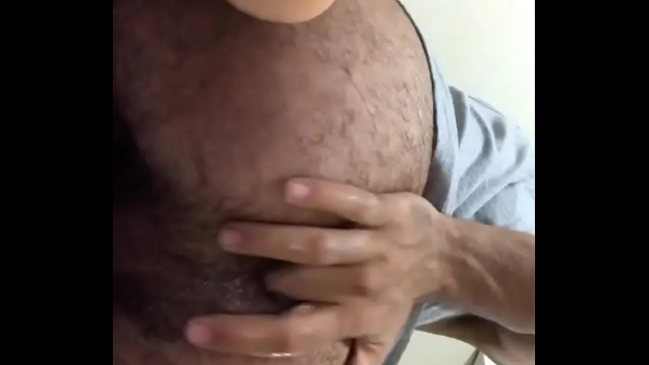 Macho de rabo peludo querendo pica