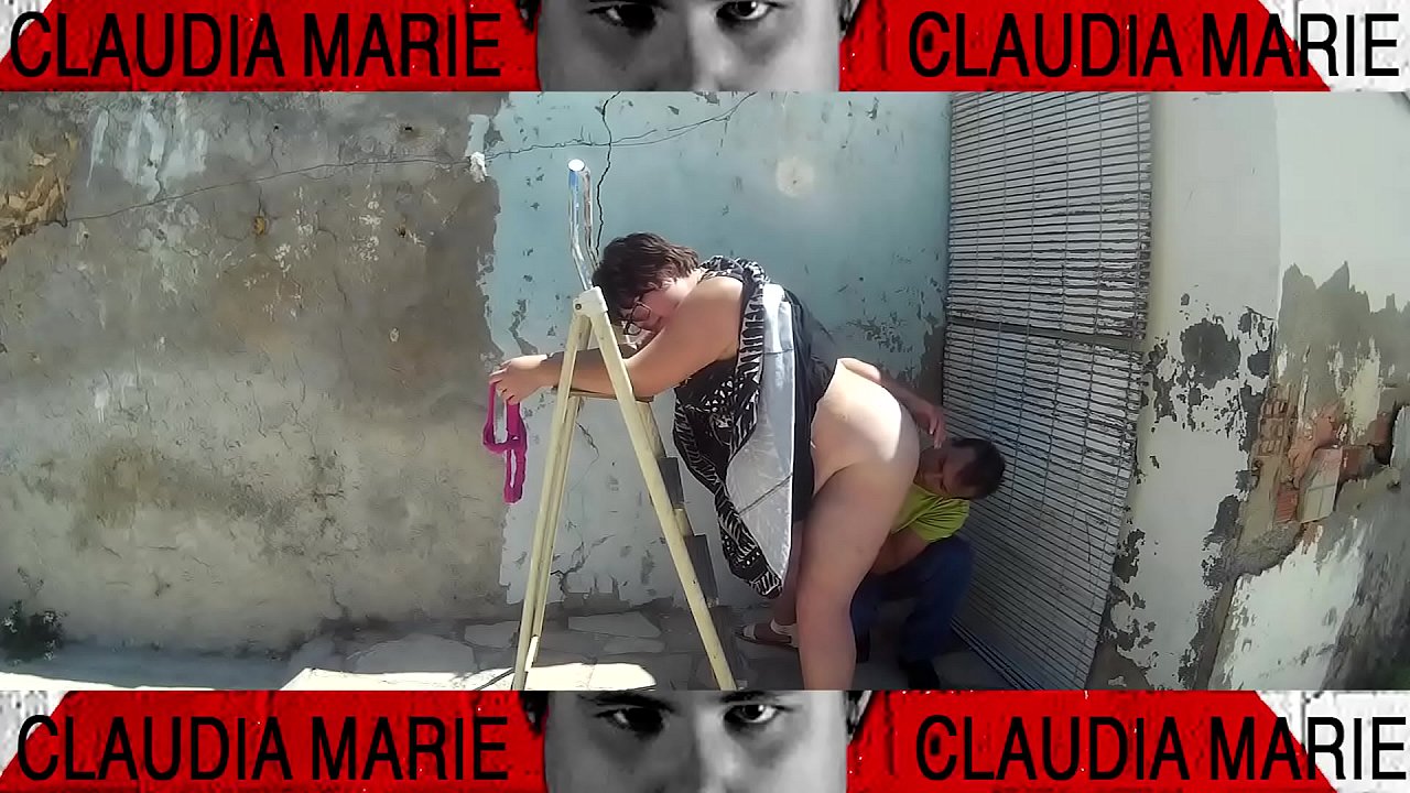 Getting the fat girl horny against the stairs in the outdoor patio. How dirty is this obese