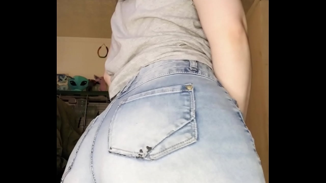 Novinha gostosa rabuda tirando a roupa