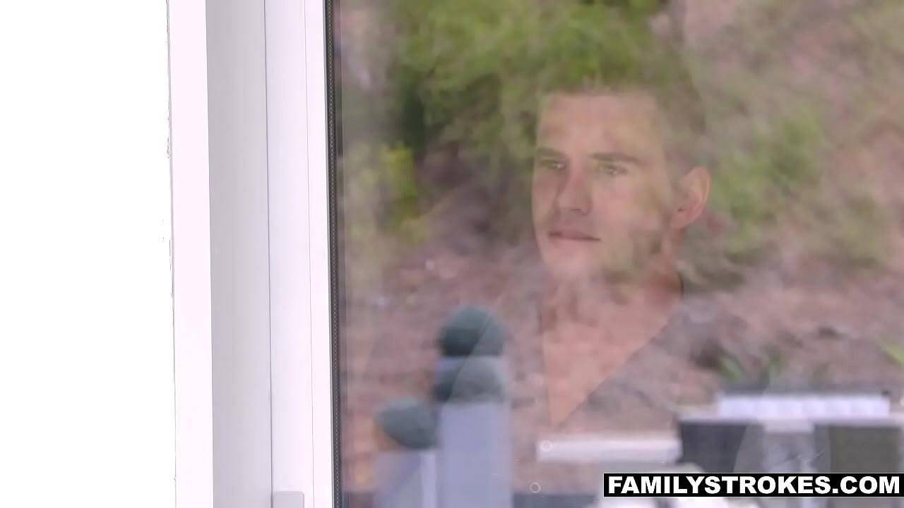 Latina MILF Mercedes Carrera is so sexy while swimming in the pool.She noticed that her stepson keeps looking at her